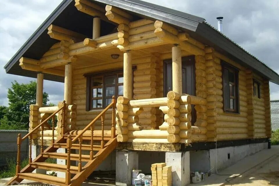 Брус дом плотник. Дом из строганного бревна. калиброванный брус. дом из калиброванного бревна. баня из калиброванного бруса.