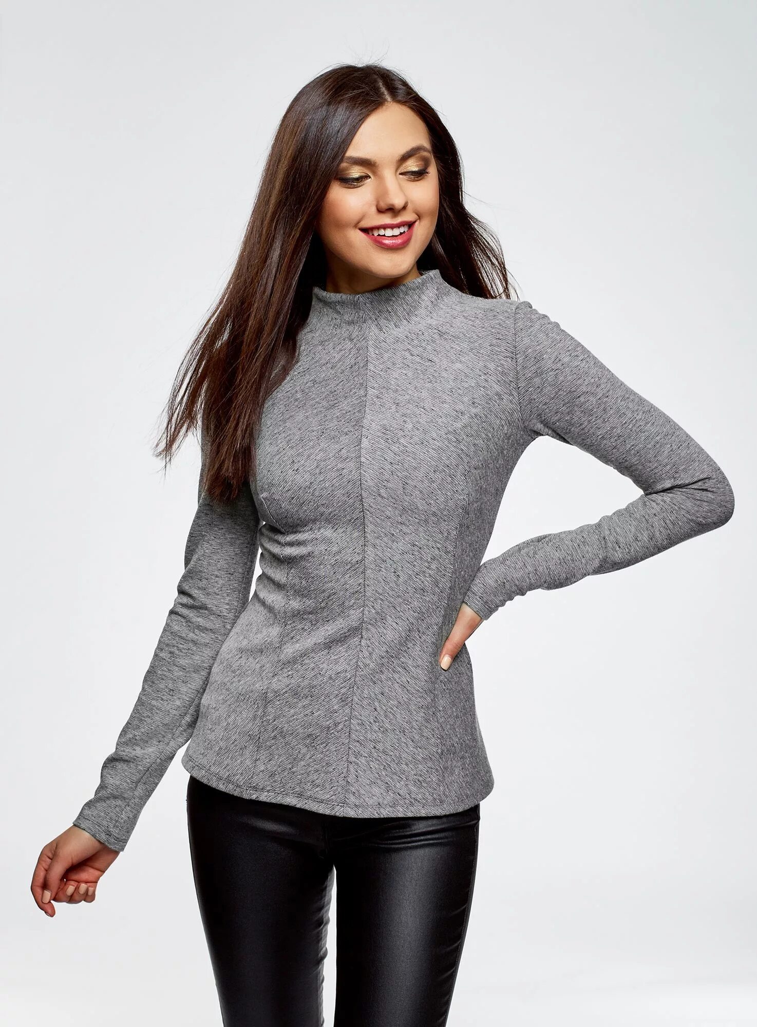 приталенная кофта. белая блузка оджи код 11402034-1/16014/1000n. блузка женская приталенная. приталенные кофты женские. девушка в кофточке.