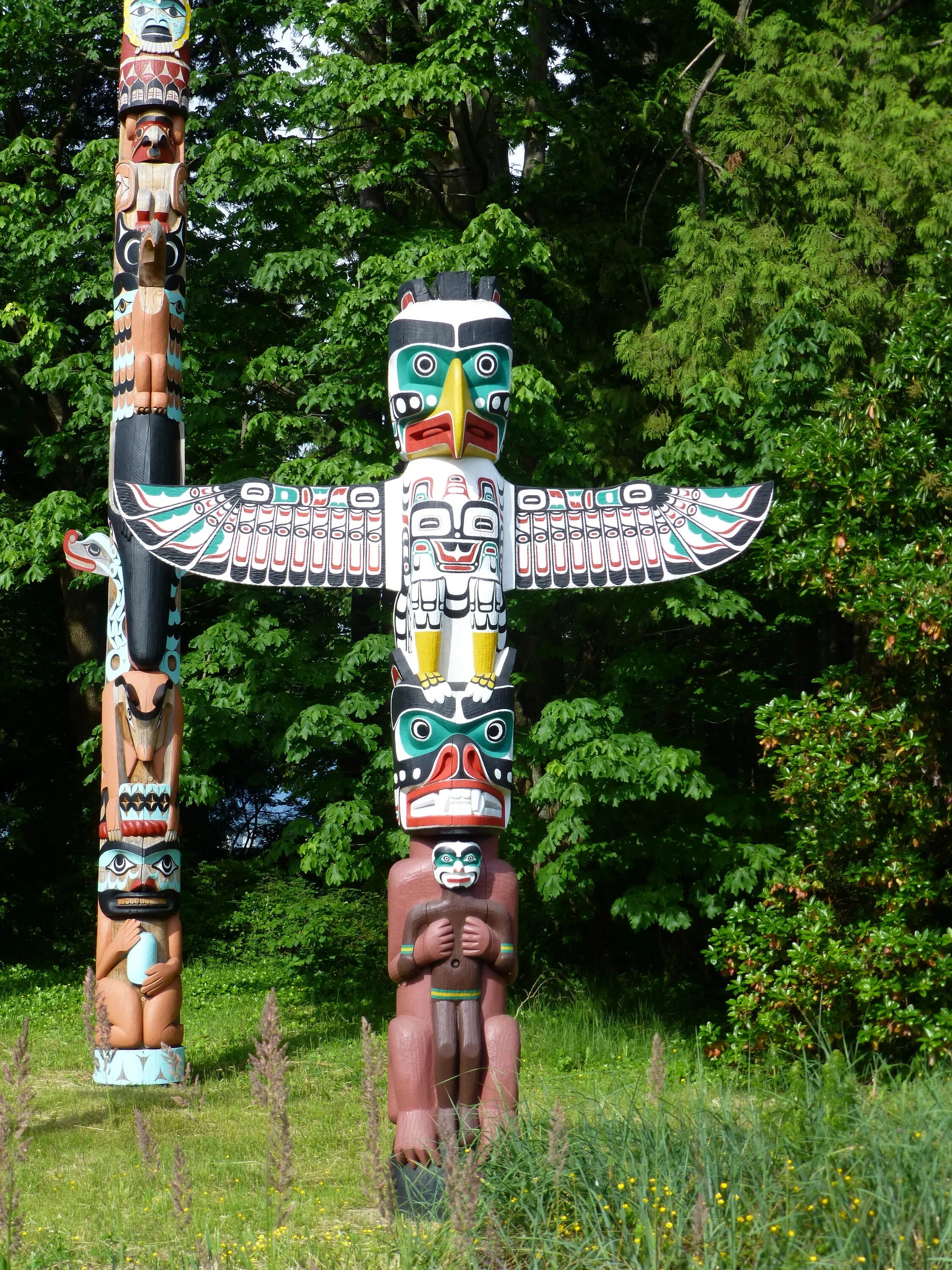 Totem pole. Тотемные столбы индейцев Северной Америки. Тотемы североамериканских индейцев. Тотемы Аляски. Тотемный столб Северная Америка.