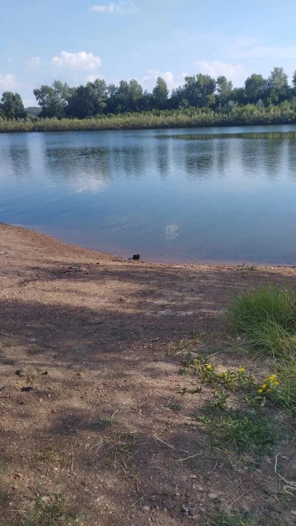 Озера стерлитамака. Стерлитамак озеро. Озеро в озере. Водоемы около деревни Косяковка Стерлитамак. Теплое озеро Стерлитамак.