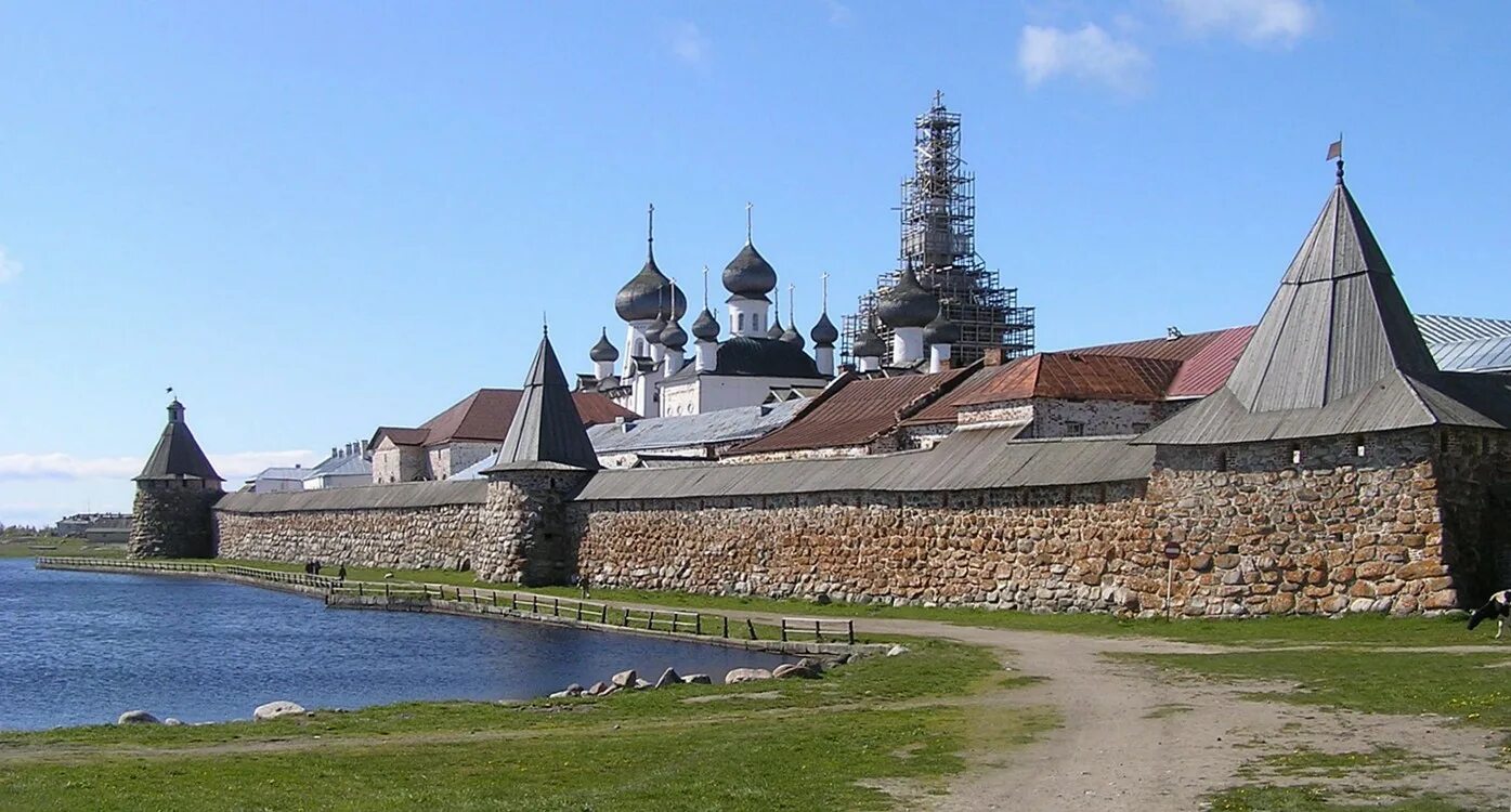 Соловецкие острова святыни. Ансамбль Соловецкого монастыря. Крепость Соловецкого монастыря. Монастырь на Соловках. Соловки Соловецкая крепость.