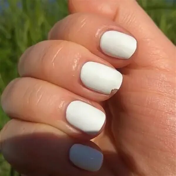 Essie 53. Лак белый женский. Лак essie полупрозрачный. Кремовый маникюр. Лак для ногтей белого тона.