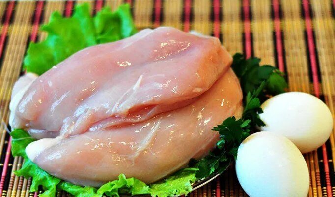 Домашняя курица. Курица мясо. Куриное мясо яйцо. Тушка перепелки ~ 250г. Куриное мясо яйцо.
