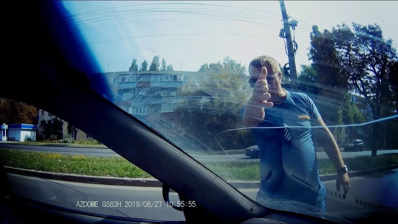 учитель на дороге. автохамы на дорогах. дураки за рулем. учителя на дорогах получают. драка на видеорегистратор.