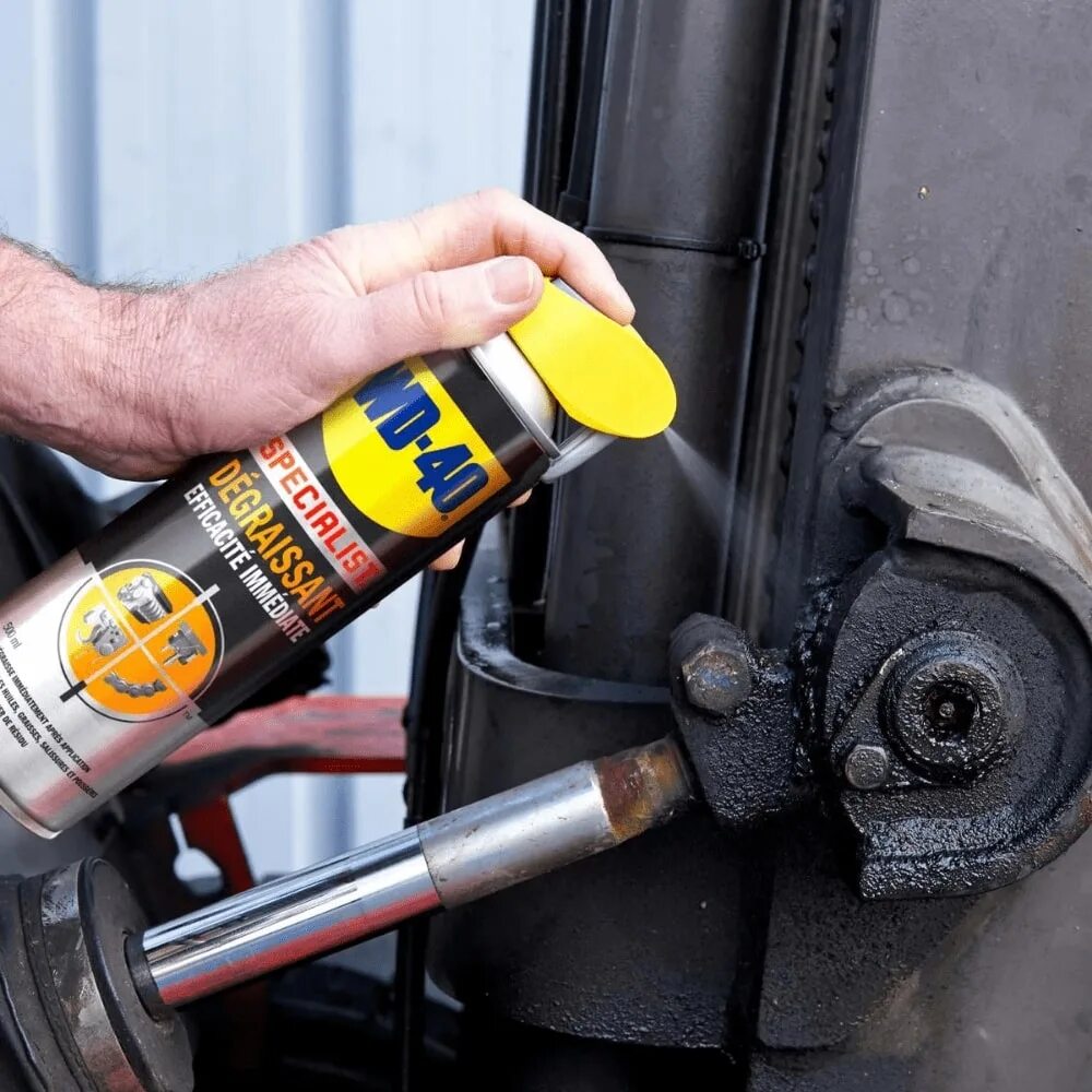 Портит ли смазка. WD-40 Specialist. Смазка уплотнений для топлива. ВД-40 для очистки заточных брусков. Смазка уплотнений крыши кабриолета.