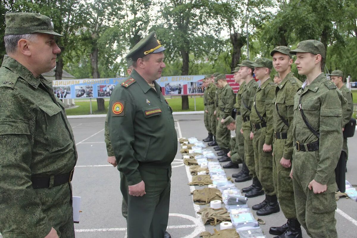 Строевой смотр в армии. Командир воинской части. Военный смотр. Воинская часть вс РФ. Армейские строевые