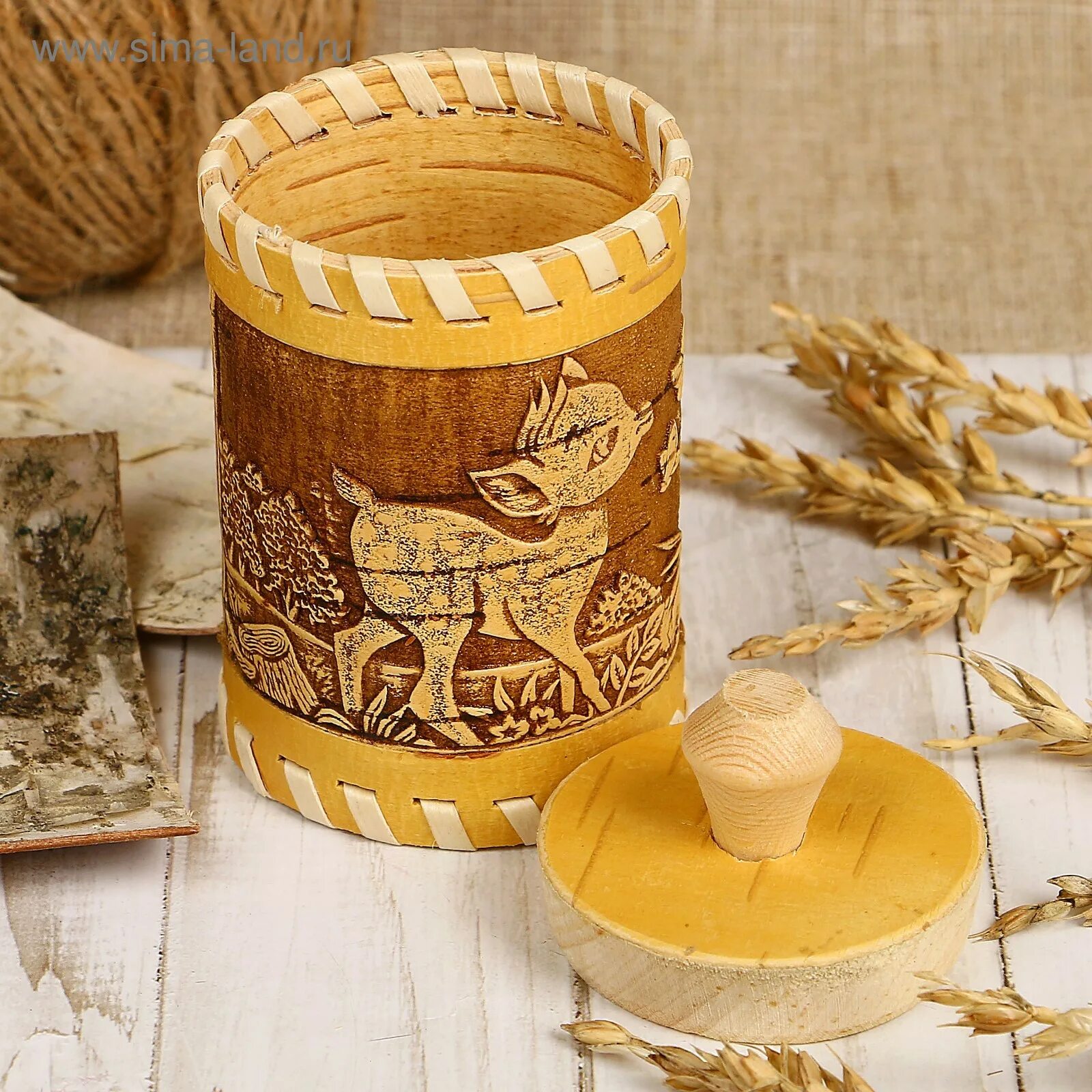 Какие изделия делают из бересты. Берестяной туесок. Шадринская берестяная мастерская «честа». Какие изделия делают из бересты. Декор из бересты.