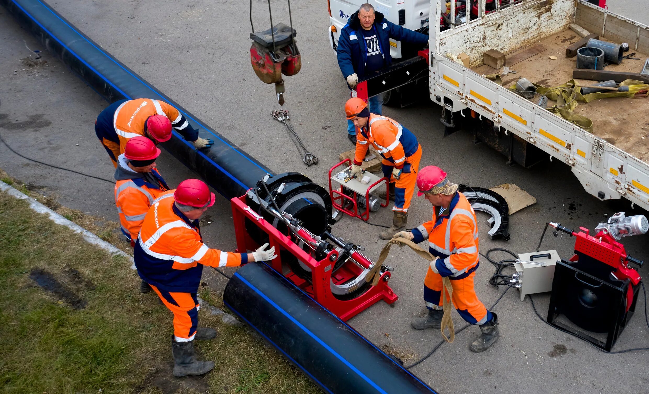 Краском работа. Рабочие по благоустройству/дорожные рабочие. Краском арсенин. Краском аварийная служба. Краском красноярск фото.