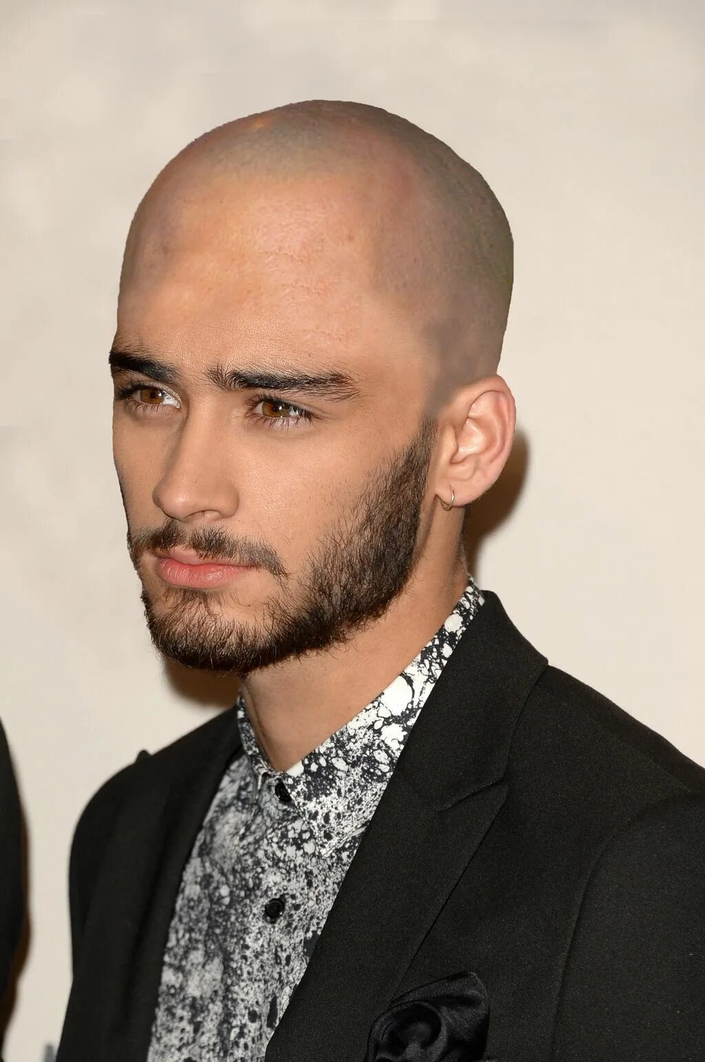 Волос лысый мужчина. Зейн лысый. Zayn лысый. Zayn Malik лысый. Zayn Malik bald.