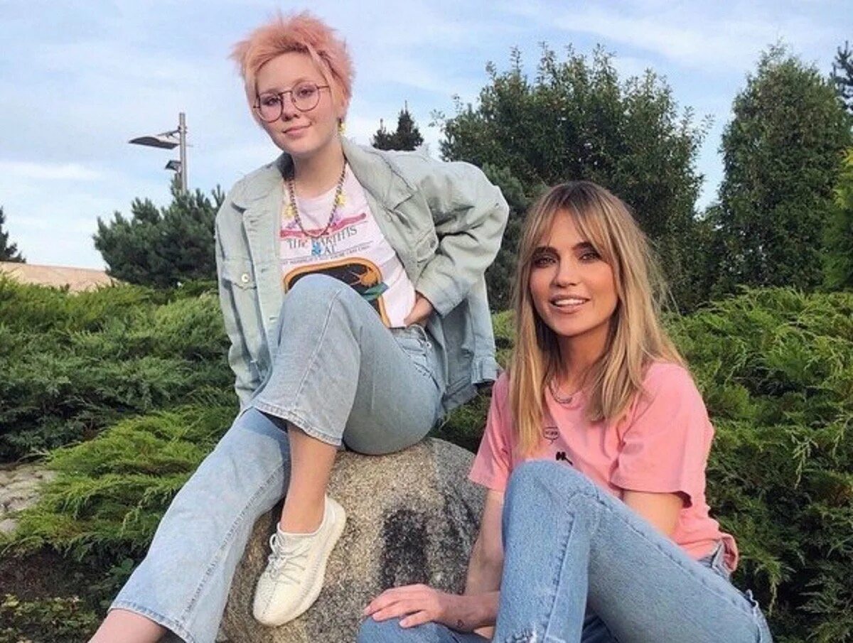 Глюкоза певица дочь лида. Антонина сланевская дочь славы. Отец певицы нюши владимир шурочкин. Александра луговцова дочь максим. Певица максим с дочками 2021.