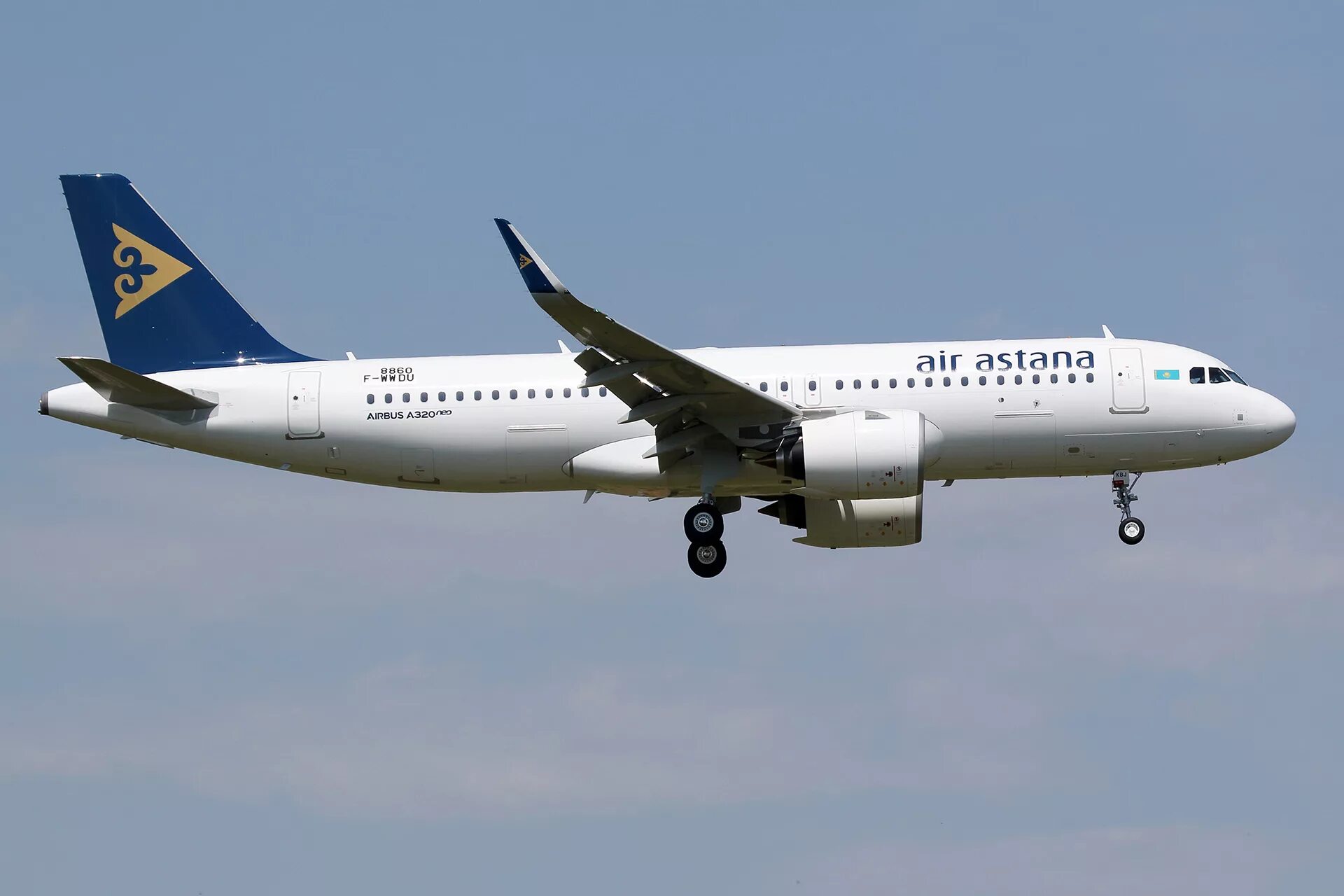 Купить авиабилеты эйр астана. Airbus a320neo Air Astana. Airbus a320-271n кабина. А320 Нео Эйр Астана. A319 Air Astana.