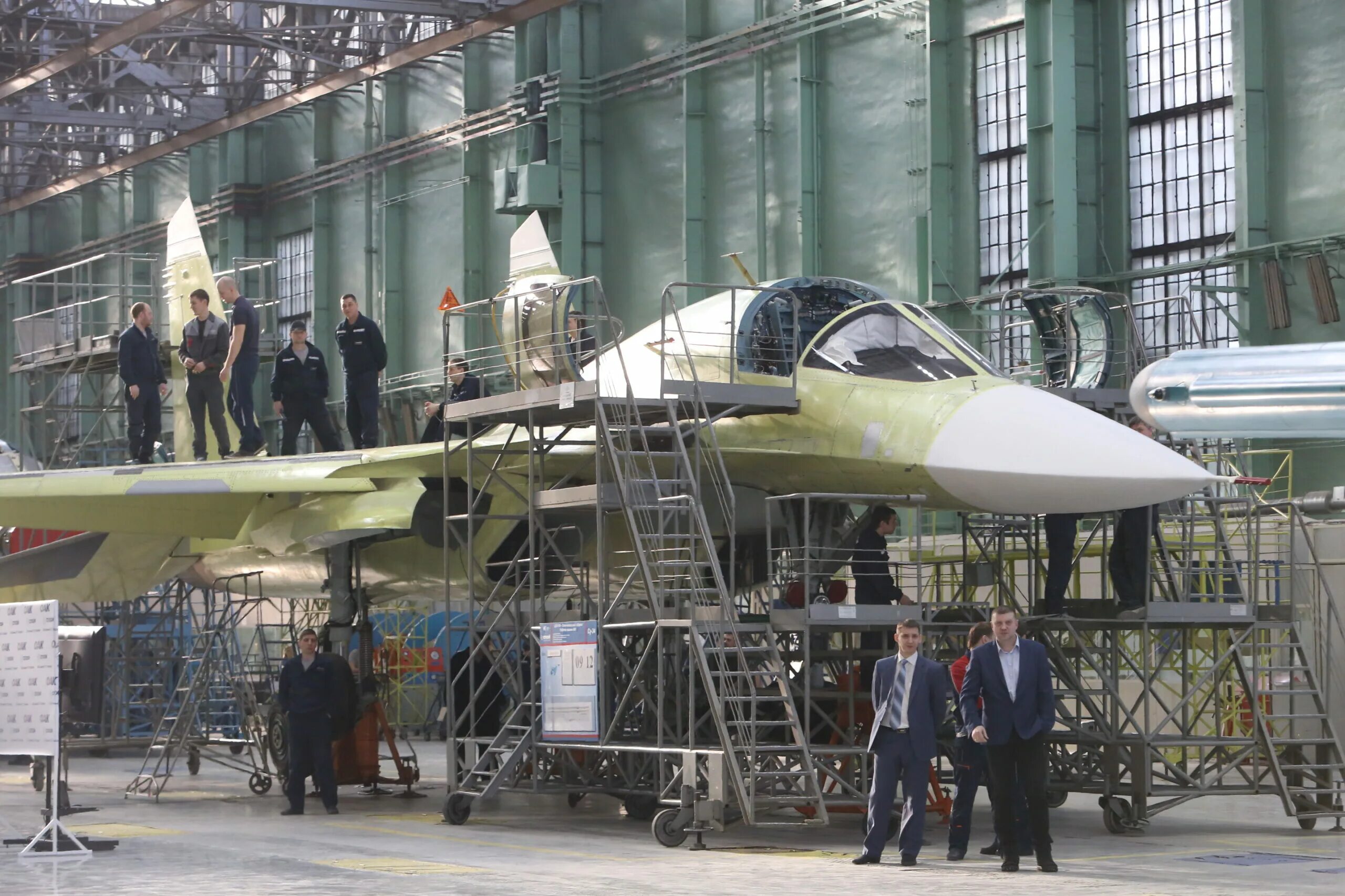 Завод имени Чкалова Новосибирск. Авиационный завод в Новосибирске им Чкалова. Су-34 Новосибирск авиазавод. Су 34 завод Чкалова.