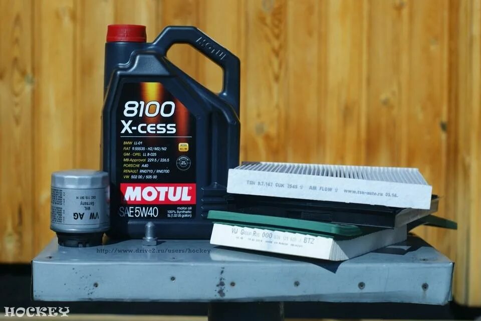 Масло в фольксваген поло 1. Масло лукойл для фольксваген поло седан 1. Масло в фольксваген поло 1. 6 110 2017 года. Моторное масло для фольксваген поло седан 1.