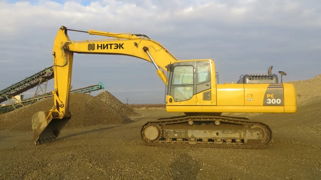 Комацу рс 300. Экскаватор Коматсу pc300. Komatsu 300 экскаватор. Гусеничный экскаватор Komatsu pc300. Комацу рс300lc-8m0.