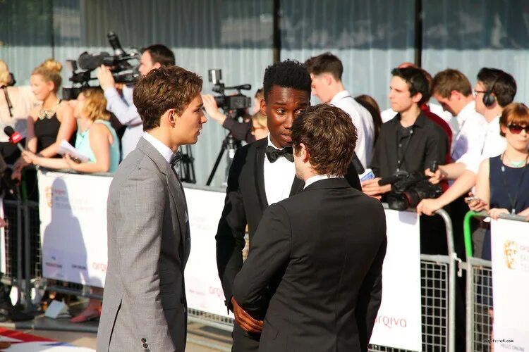 бинош паттинсон. мероприятия 2012. Teen choice awards 2012. мероприятия 2012. Gntm stage diving.