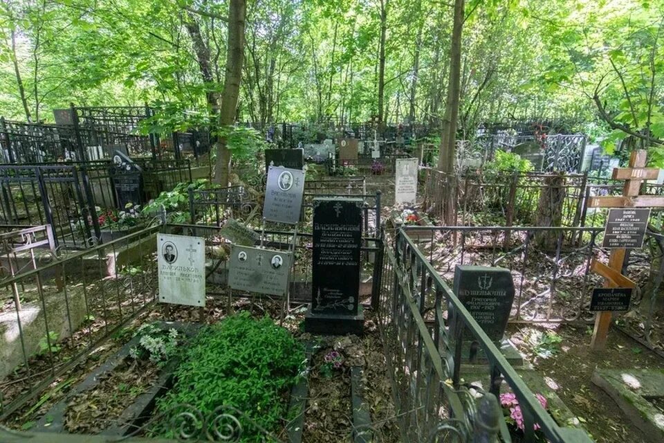 Найти похороненного на каком кладбище. Инское кладбище в новосибирске. клещихинское кладбище новосибирск. преображенское кладбище рязань. тарычевское кладбище.