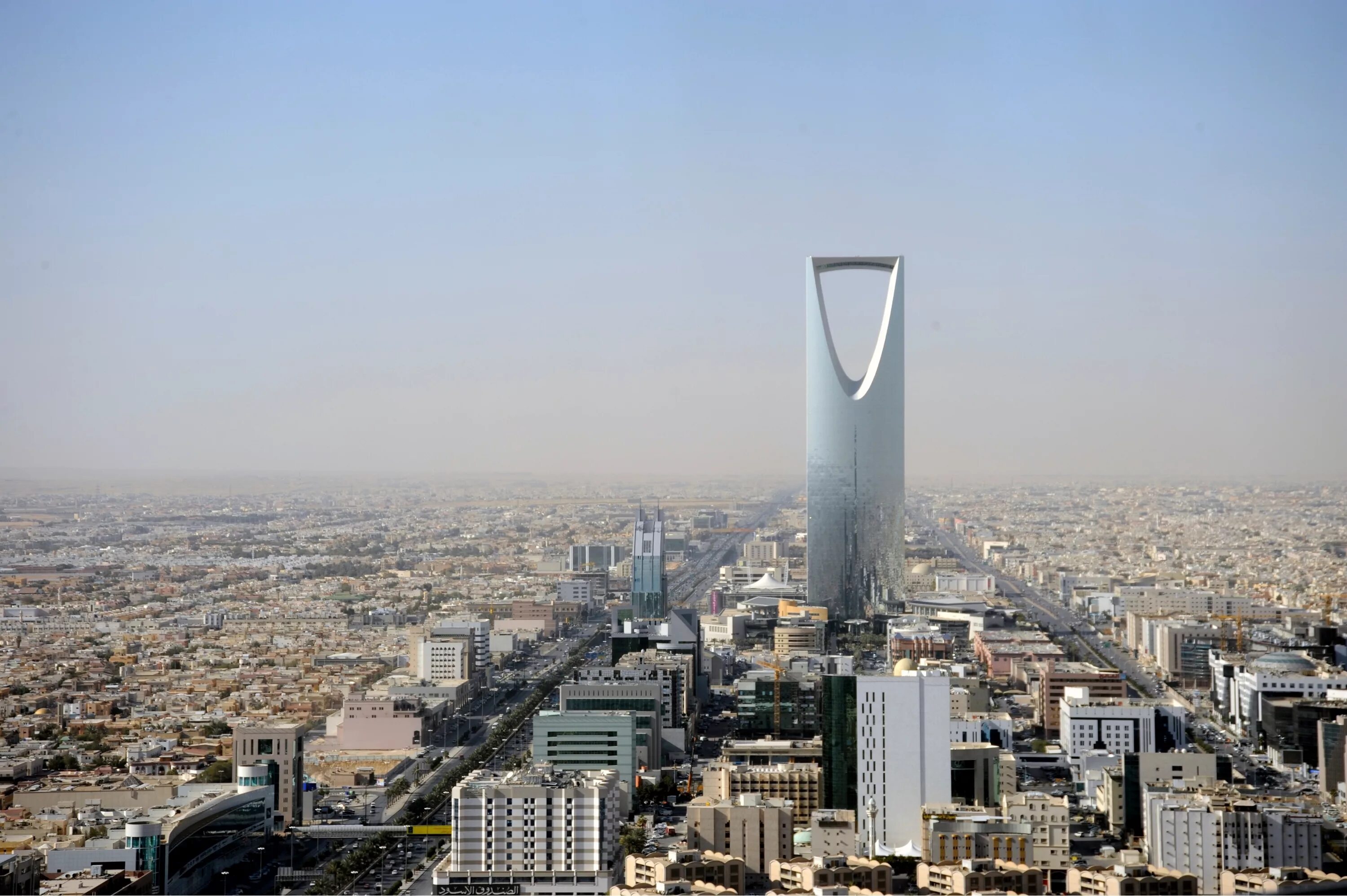 Саудия. Столица Саудия Арабия. Королевскую башню в Эр-Рияде. Эр Рияд Дубай. Комплекс зданий в центре Эр-Рияда - столицы Саудовской Аравии..
