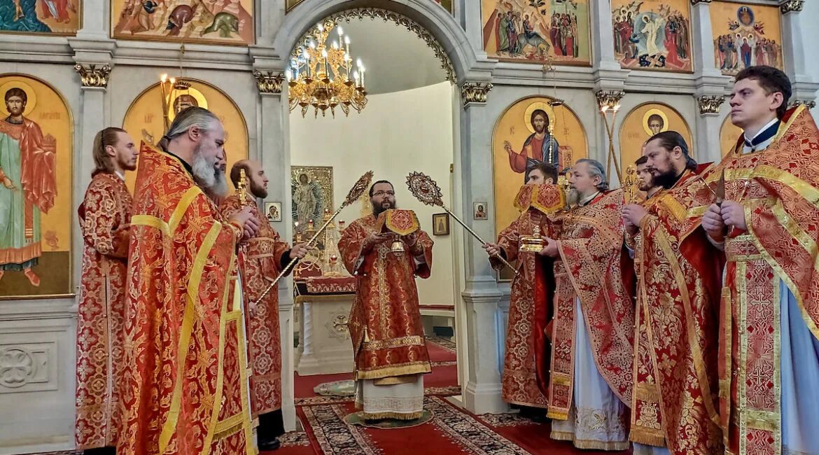 Расписание храма луки в люблино. Храм мученицы Татианы в Люблино. Храм Святой мученицы Татианы Омск. Храм мученицы Татианы в Люблино духовенство. Храм Святой мученицы Татианы римской в Люблине.