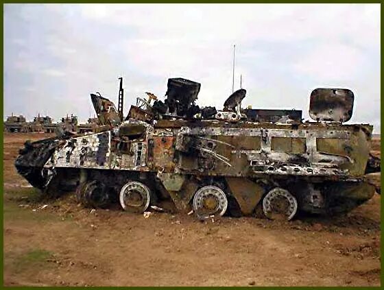 Кадры подбитой техники. БТР м113 Ирак. Подбитый бронетранспортер Stryker. Бронетранспортеров m113 подбитые.