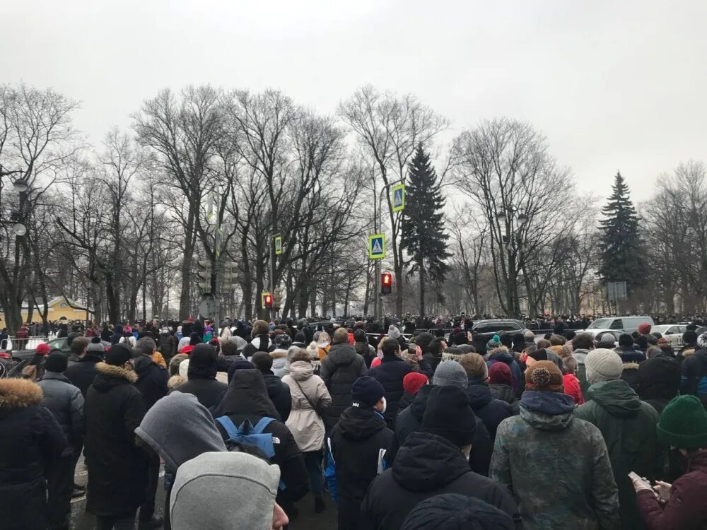 Петербург митинг навальный. Майдан в Питере. Митинг 12 июня. Митинг Навального СПБ сцепка. Краснодар 12 июня 2017 года митинг.