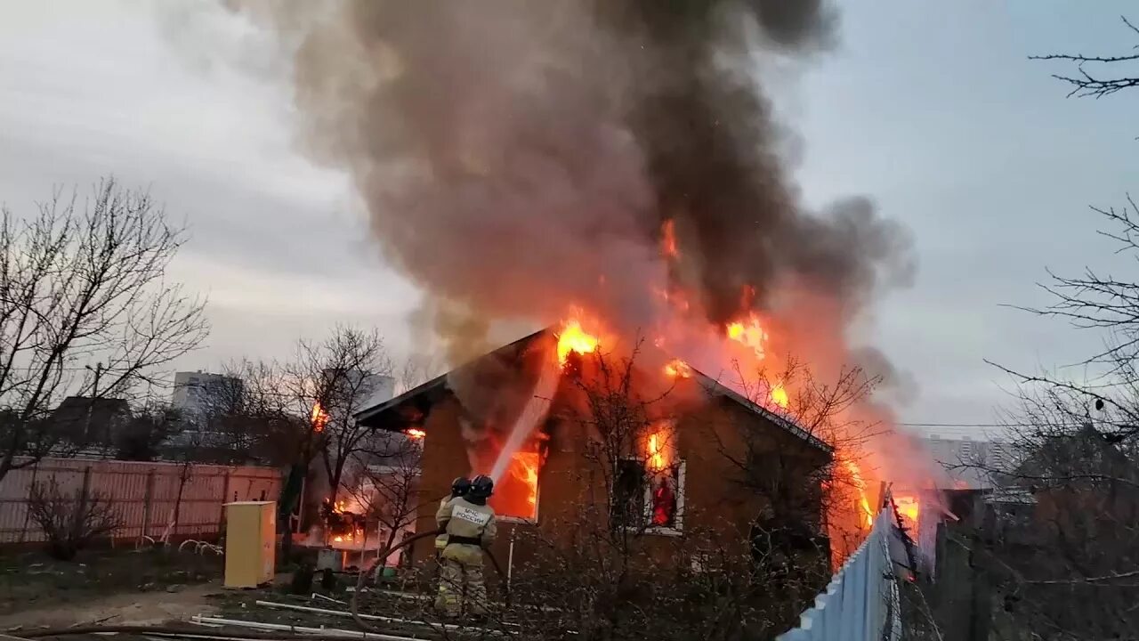 Сгорел дом в раменском. Кратово Жуковский пожар. Пожар в Чулково Московская область Раменский район. Пожар в Малаховке.