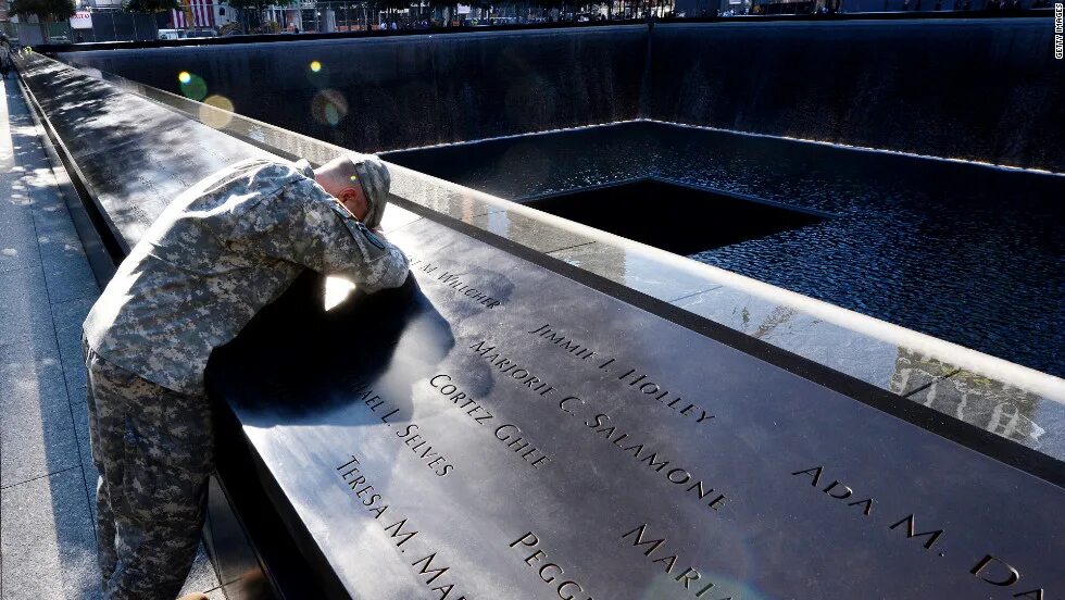 Мемориал 9/11. Мемориал 911 в Нью-Йорке. Памятник 9/11 Нью-Йорк. Мемориал памяти 11 сентября в Нью-Йорке.