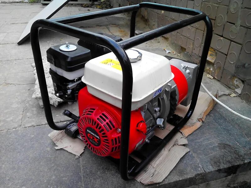 Бензиновый генератор снять генератор. Юнайтед пауэр генератор 5000. Бензиновый генератор huter dy3000l. Генератор огромный rentnow. Генератор на 10 квт huter.