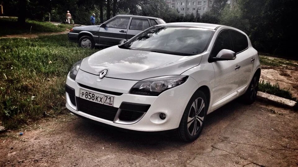 Меган 3 драйв. Renault megane 3 обвес. рено меган 3 белый. рено меган 3 тюнинг. рено меган 3 рестайлинг.