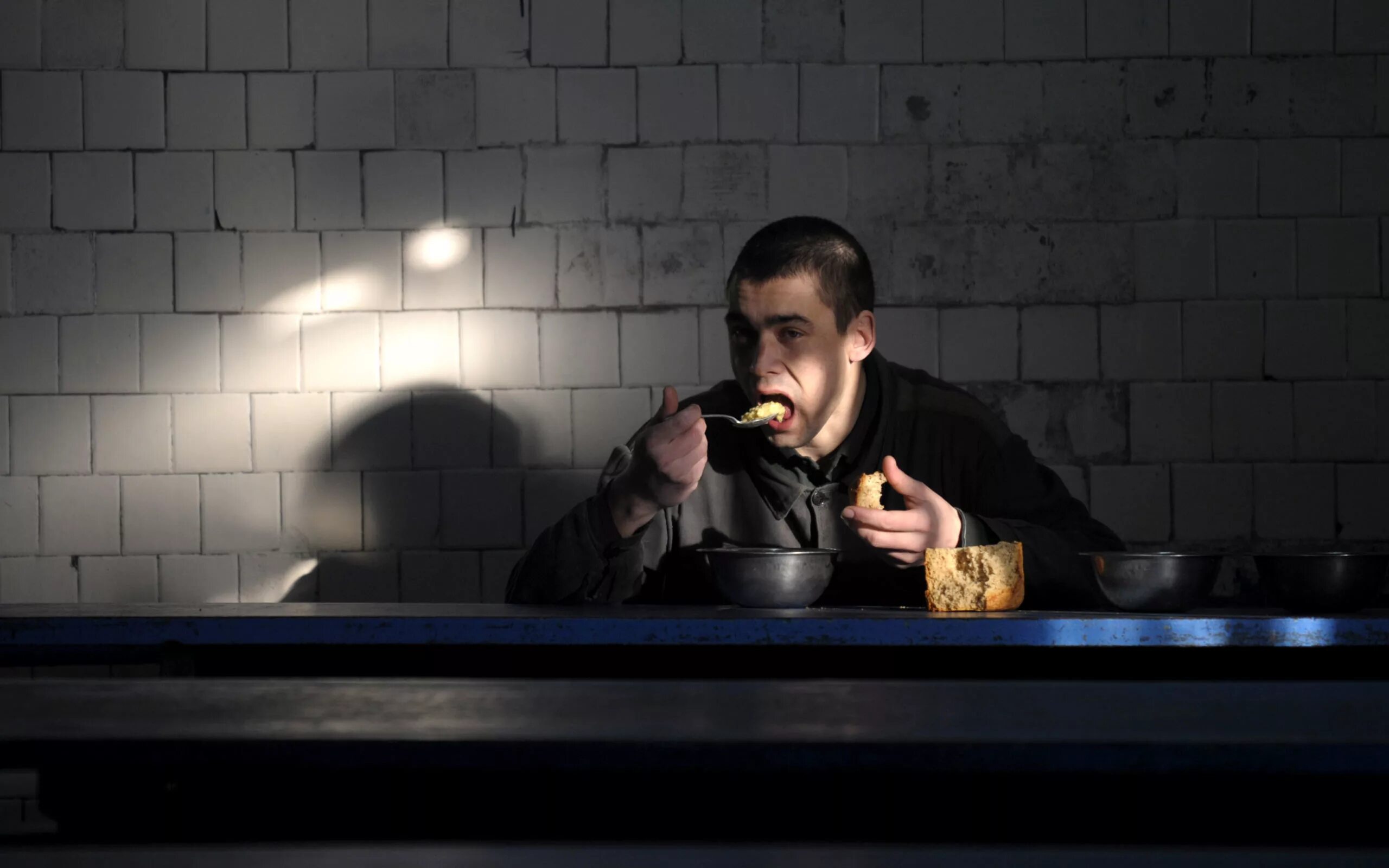 Сальвадор, тюрьма сьюдад барриоса. Тюрьма ла сабанета, венесуэла. Зеки съедают. Зеки съедают. Зона тюрьма.