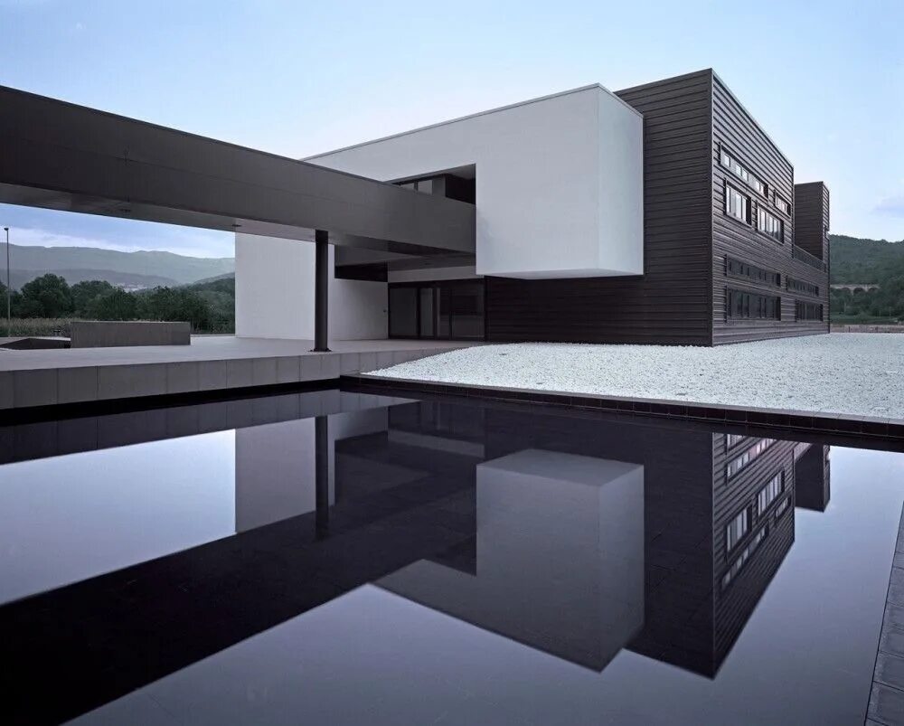 Hi tech building 2025