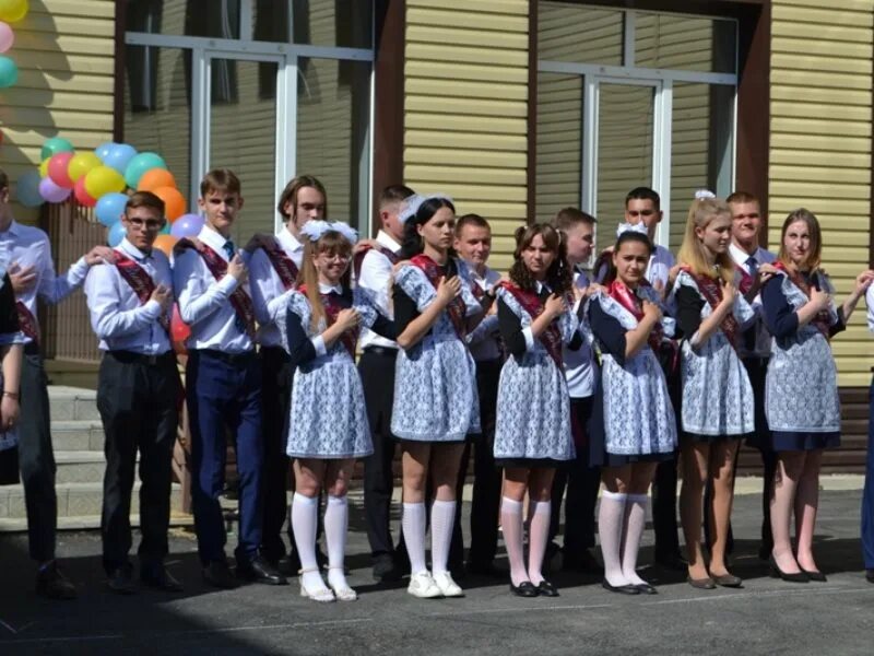 Последний звонок Красногородской средней школы. Вперед выпускник. МБОУ Чарышская СОШ. Задонский район школа 1 последний звонок 2023 г.