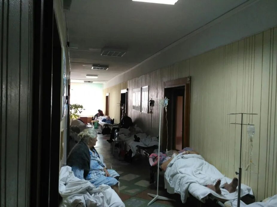 Больница издевается. 26 больница костюшко морг внутри. коридор больницы с людьми. больница внутри.