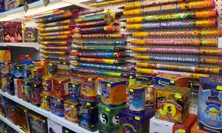 выбираем салют в интернет-магазине. пиротехника. магазин пиротехники. продавец пиротехники. русский фейерверк, мурманск.