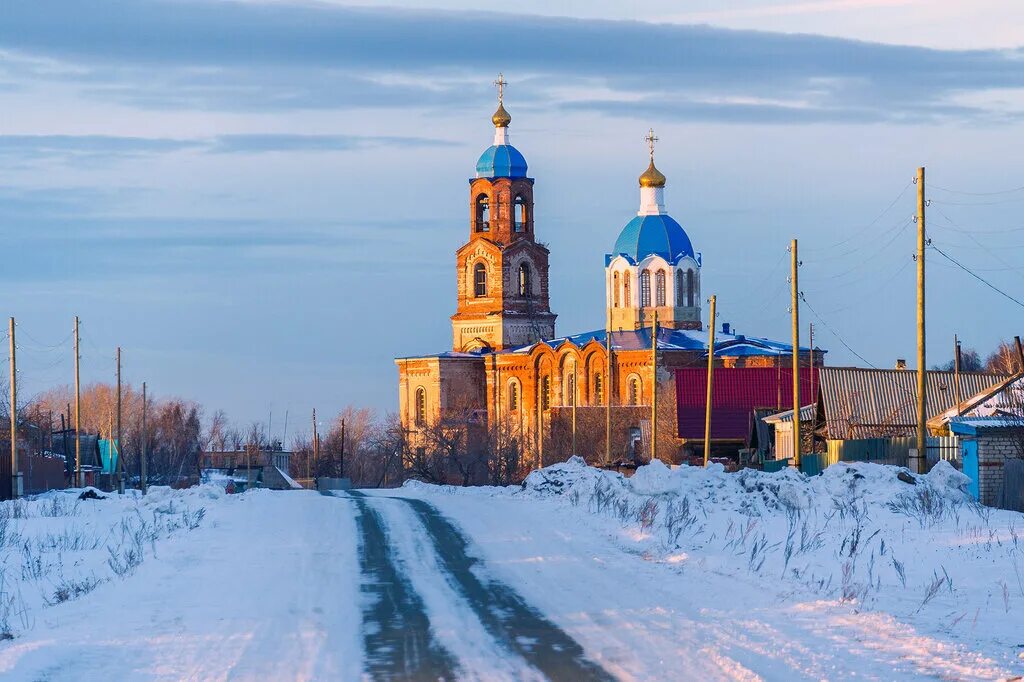 Храм Тихвинской иконы Божией матери село губернское. Церковь Тихвинской иконы Божией матери в Челябинской области. Храм в Харлушах Челябинская область. Храм село губернское Челябинская область.