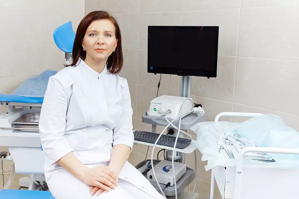 Врач колопроктолог женщина. Женщина врач проктолог в Москве. Обл проктолог