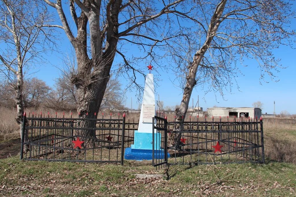 Село отрада. Село старая отрада. Братские могилы село нижнесмородино. Село отрада кунашир. Село отрада южно-курильск.