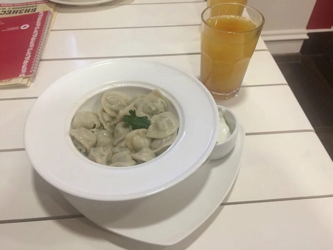 Пельменная ижевск. Кетчунез с укропом и чесноком. Ленина 10 киров пельменная. Пельменная нижний. Горячий пельмень нижний.