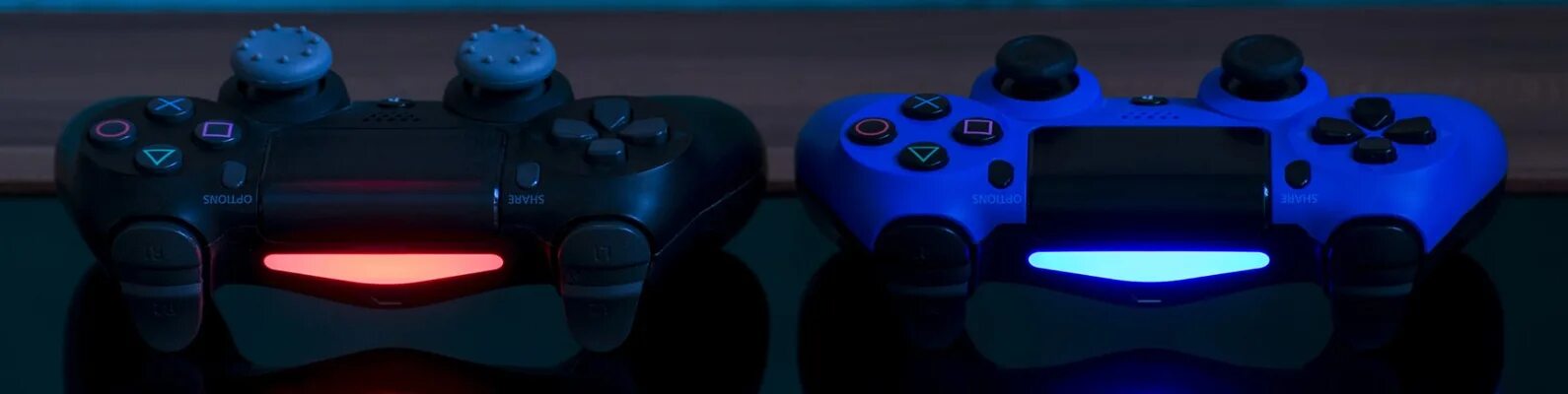 Playstation приостановила. Ps4 2 джойстика. Геймпад ps4 на фоне. Джойстик ПС 5. Джойстик ps4 новые в коробке.