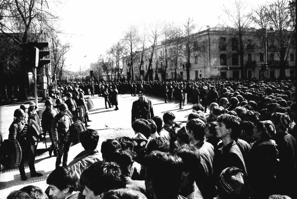 11. 02 1990. 11. Манежная площадь москва митинг 1990. 02 1990.