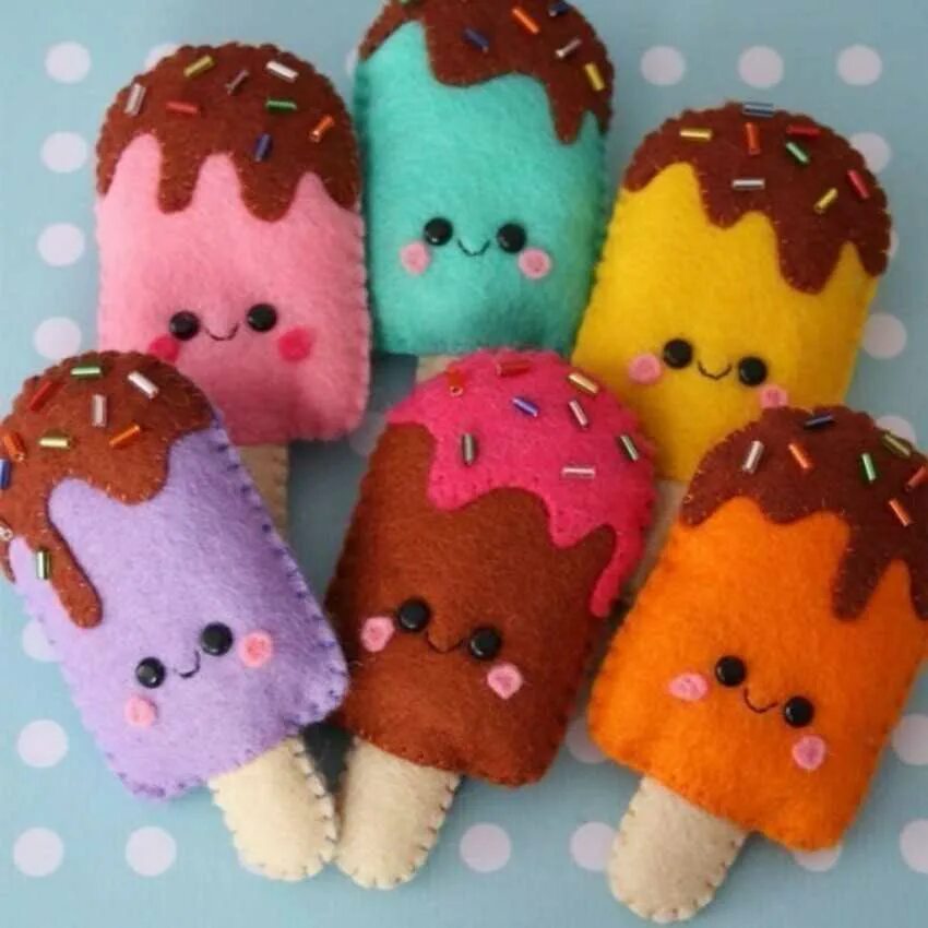 Угловые закладки для книг. Поделки лёгкие и красивые. Поделки из фетра. Сделать что нибудь милое. Мягкие игрушки из носочков.