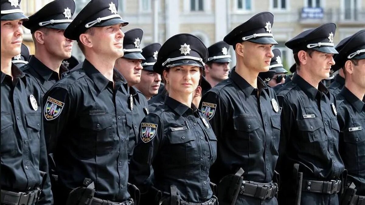 Полицейская форма. Форма полиции украины. Национальная полиция украины. Форма украинских полицейских. Украинская полиция.
