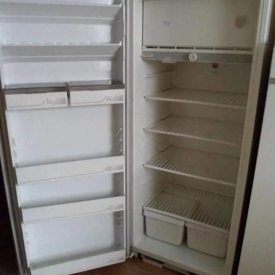 Пустой холодильник. Почти пустой холодильник. Холодильник d372sc m4c. ILYADRAKON пустой холодильник.