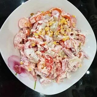 Салат мексиканский с копченой колбасой