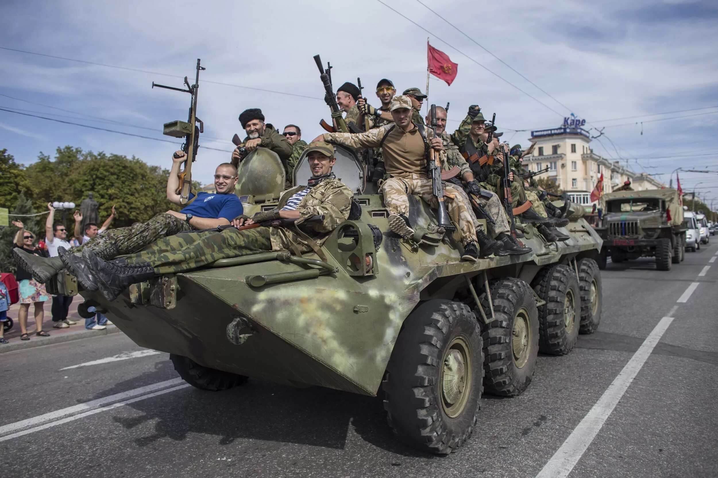 Военный доне. БТР С флагом ДНР. ДНР И российские войска. Ополчение ДНР И ЛНР. Войска ЛНР.