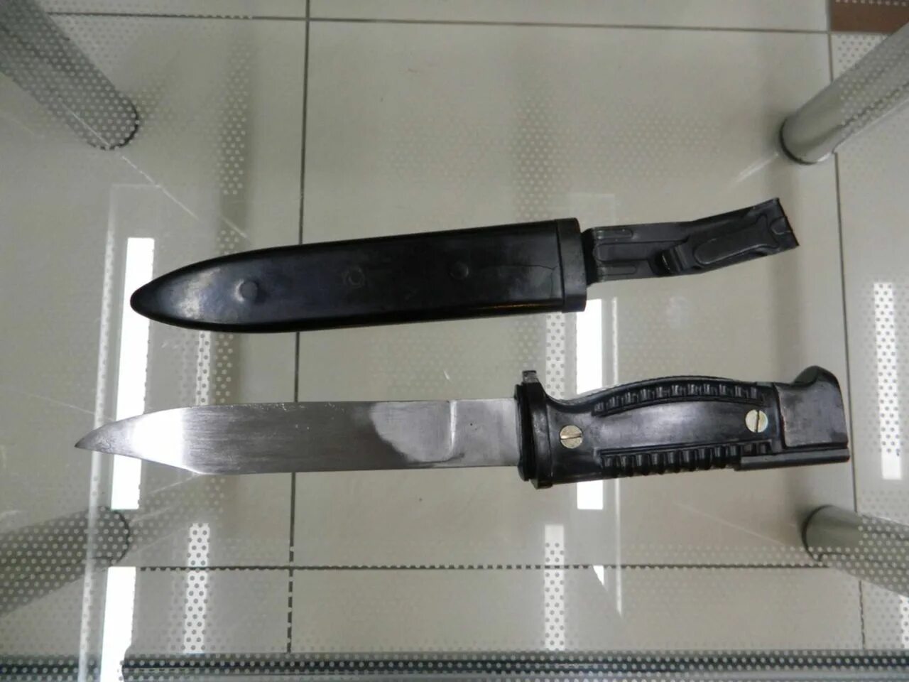 Штык нож sg 42. Нож межова sg 42. штык нож маузер sg 42. экспериментальный немецкий штык-нож sg-42.