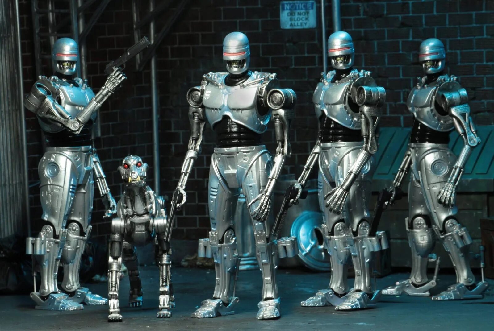 Robocop versus the Terminator. Terminator ENDOCOP vs Robocop. NECA Robocop vs Terminator. Robocop vs terminator