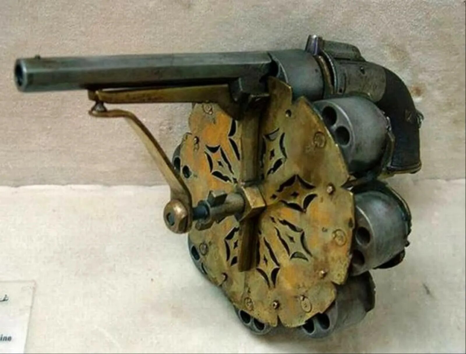 Само 1 40. 48-Зарядный револьвер 1855 года. Шестизарядный револьвер 1855. Револьверы Джозефа Энуи..