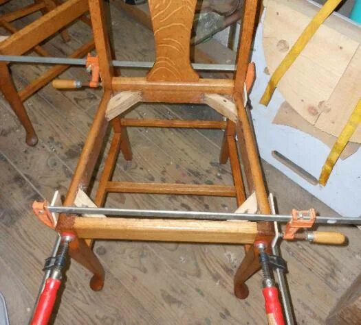 Склейка деревянных стульев. Струбцины для склейки стульев. Струбцина для стула. Отремонтировать стул деревянный.