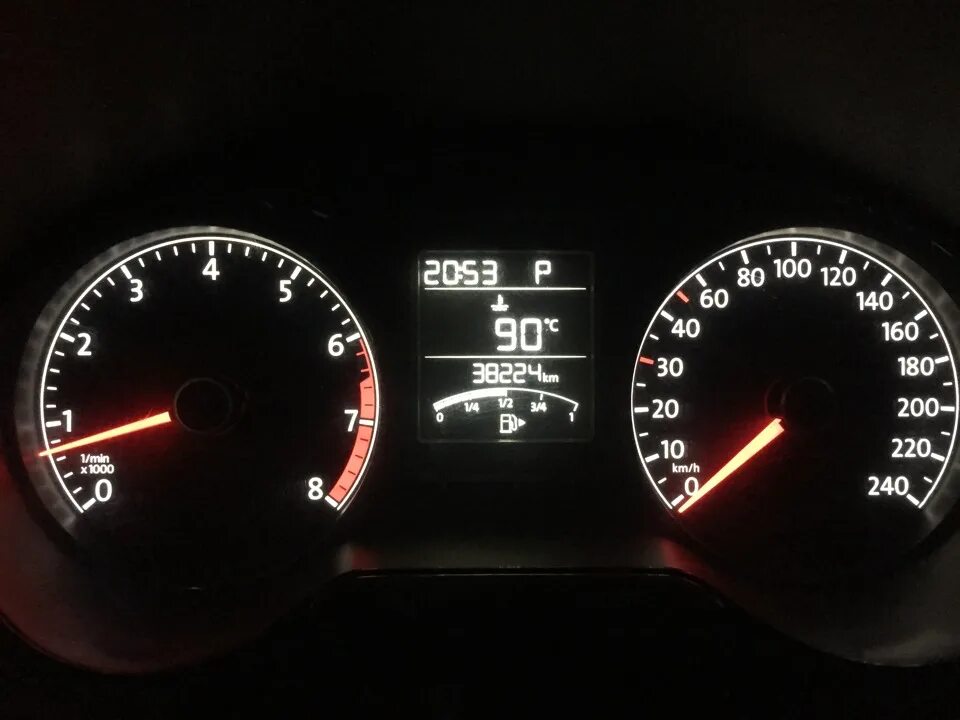 Volkswagen polo 2018 панель приборов. Приборка поло седан 2012. Приборная панель фольксваген поло 2012. Поло знаки на приборной панели. Фольксваген поло панель приборов обозначения.