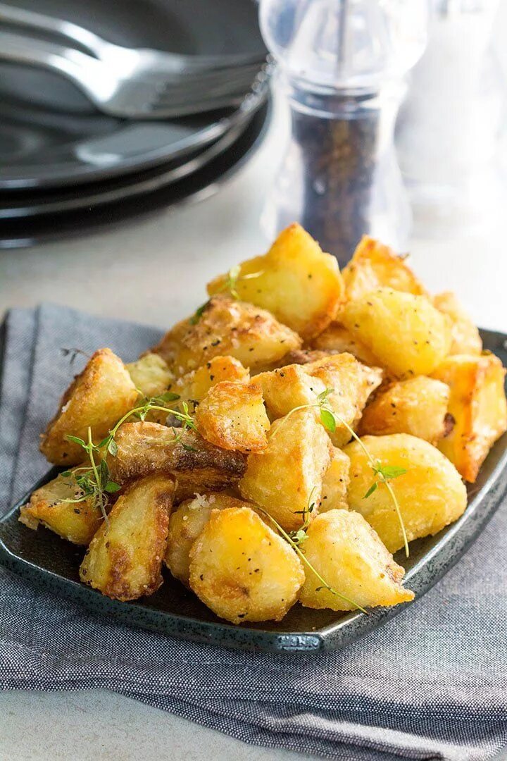 Картофель для запекания рецепт. Картошка в духовке. картофель запеченный в духовке. печеный картофель. картошка в духовке запеченная.